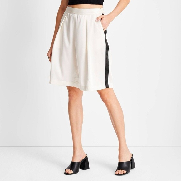 Future Collective High-Rise Bermuda Shorts - Picture 2 of 5